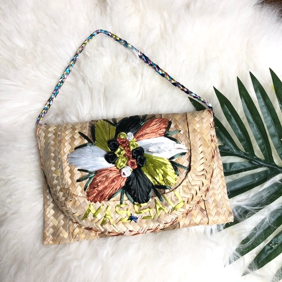 Vintage Handbags - Small woven straw/grass vintage flora Nassau bag